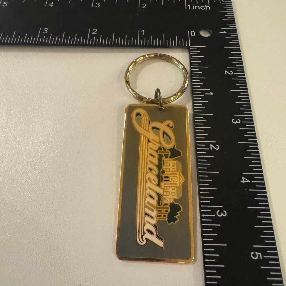 Vintage Graceland Keychain Elvis Presley Memphis‎ Souvenir Gold Tone Metal